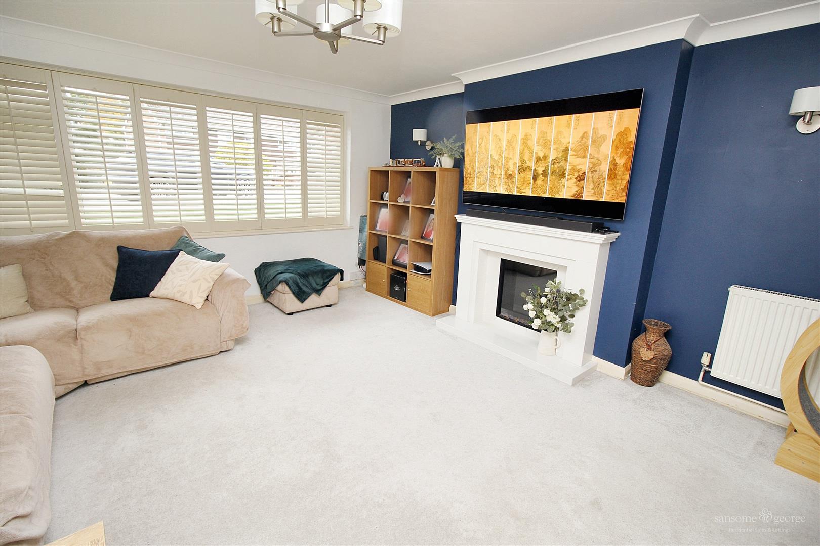 3 bed property in Vine Crescent, Reading